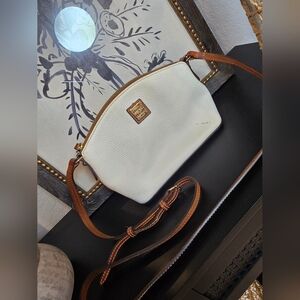 Dooney and Bourke pebble grain Robin crossbody Shoulder Bag White